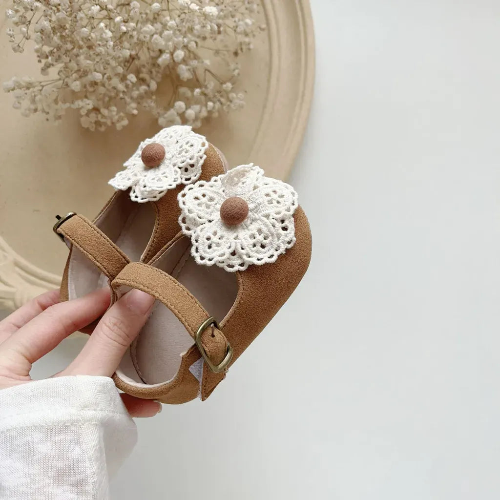 ベビー用靴 お花モチーフストラップシューズ レースフラワー付きフォーマルシューズ【mh0011068】