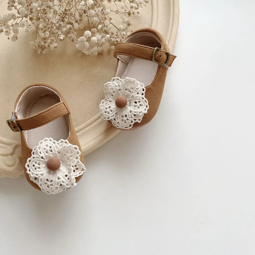 ベビー用靴 お花モチーフストラップシューズ レースフラワー付きフォーマルシューズ【mh0011068】