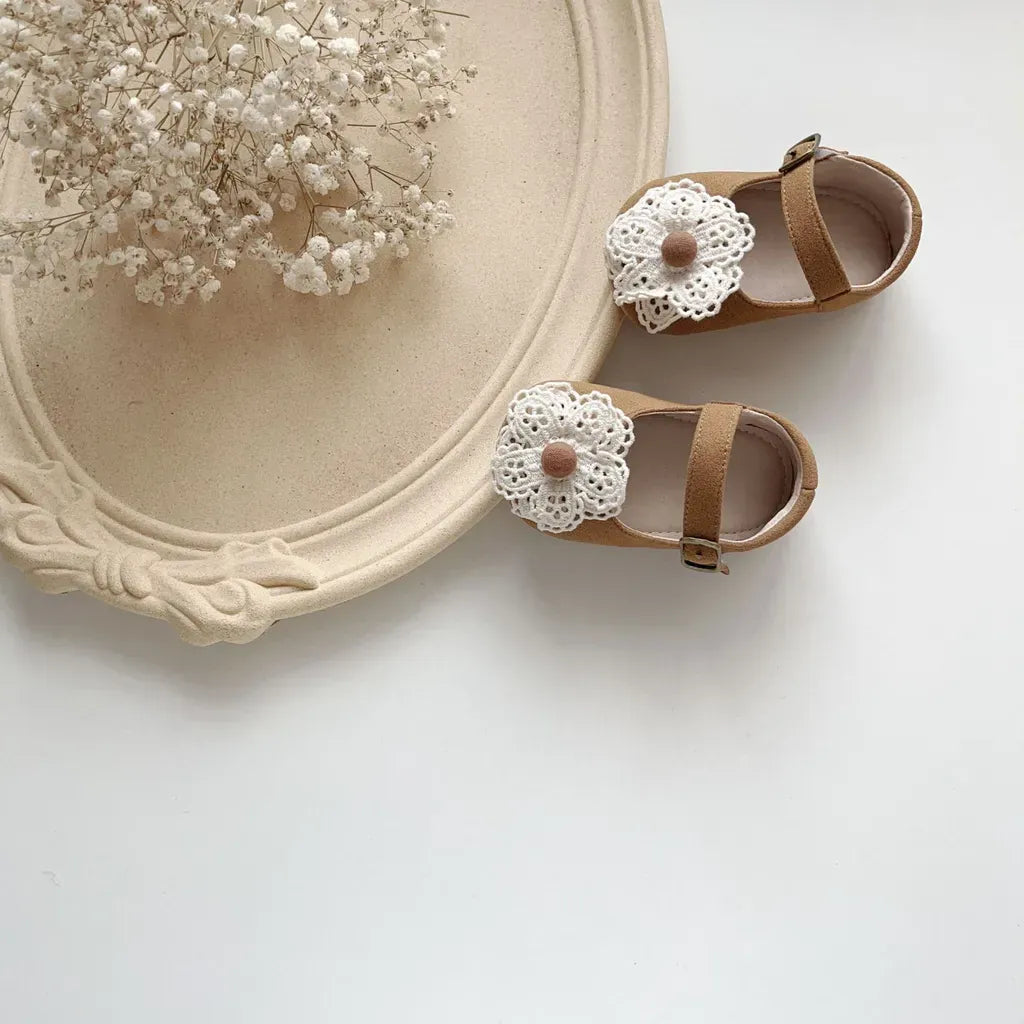 ベビー用靴 お花モチーフストラップシューズ レースフラワー付きフォーマルシューズ【mh0011068】