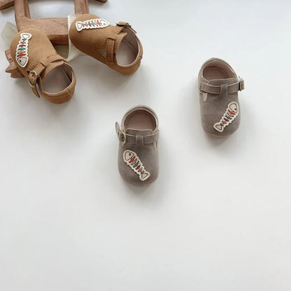 ベビー用靴 フィッシュボーン刺繍ストラップシューズ ソフトソールベビーシューズ【mh0011069】