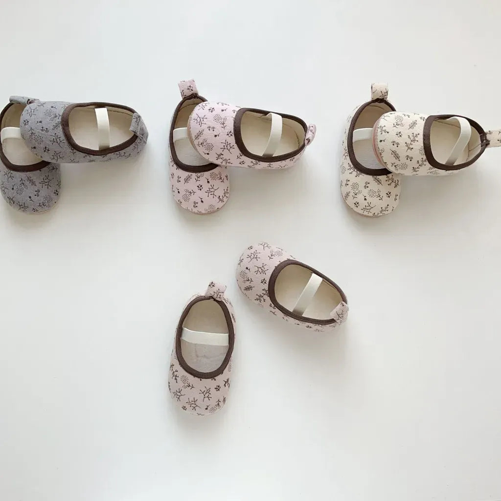 ベビー用靴 小花柄ストラップバレエシューズ ソフトソールベビーシューズ ゴムバンド付き【mh0011072】