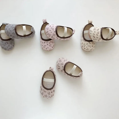 ベビー用靴 小花柄ストラップバレエシューズ ソフトソールベビーシューズ ゴムバンド付き【mh0011072】