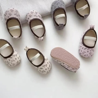 ベビー用靴 小花柄ストラップバレエシューズ ソフトソールベビーシューズ ゴムバンド付き【mh0011072】