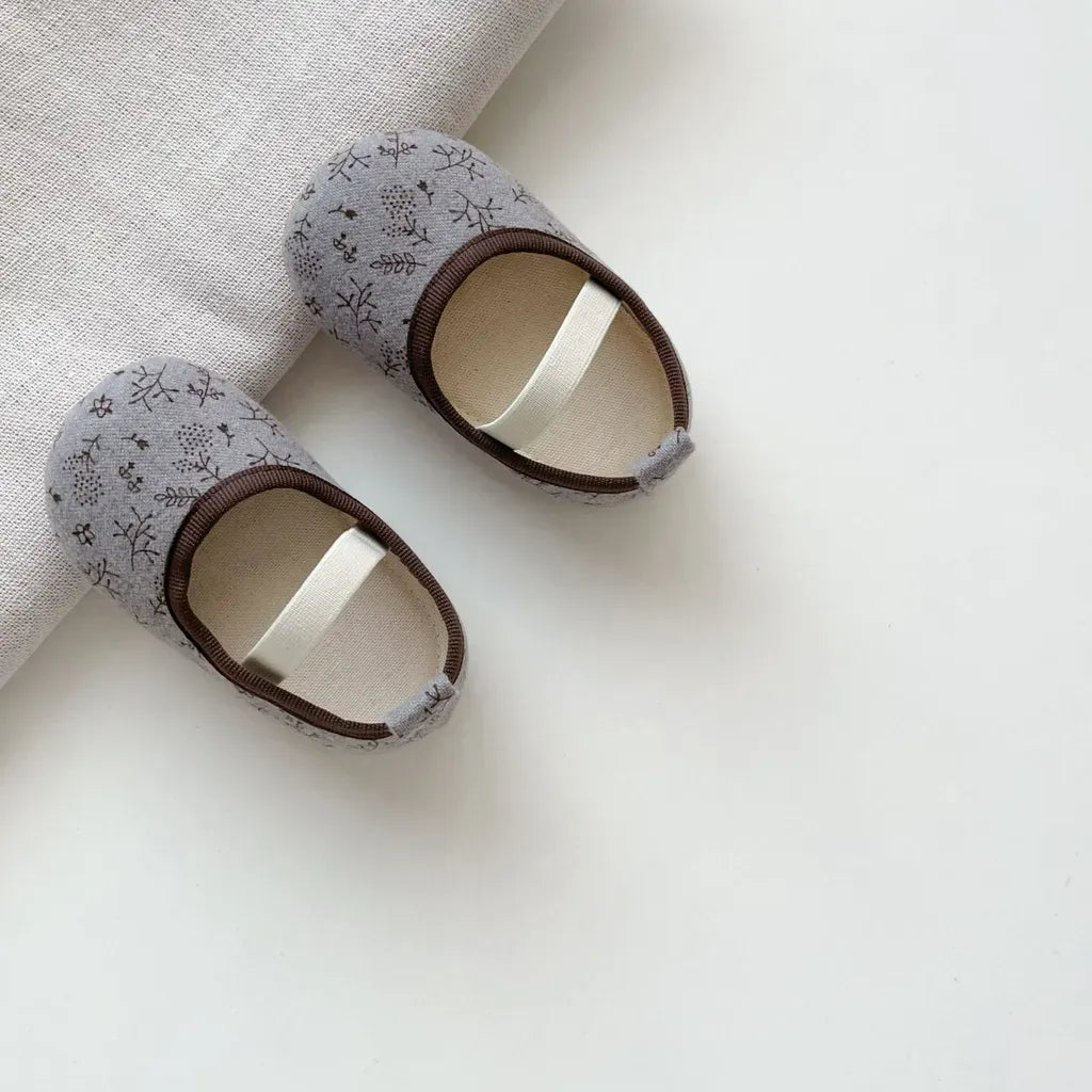 ベビー用靴 小花柄ストラップバレエシューズ ソフトソールベビーシューズ ゴムバンド付き【mh0011072】