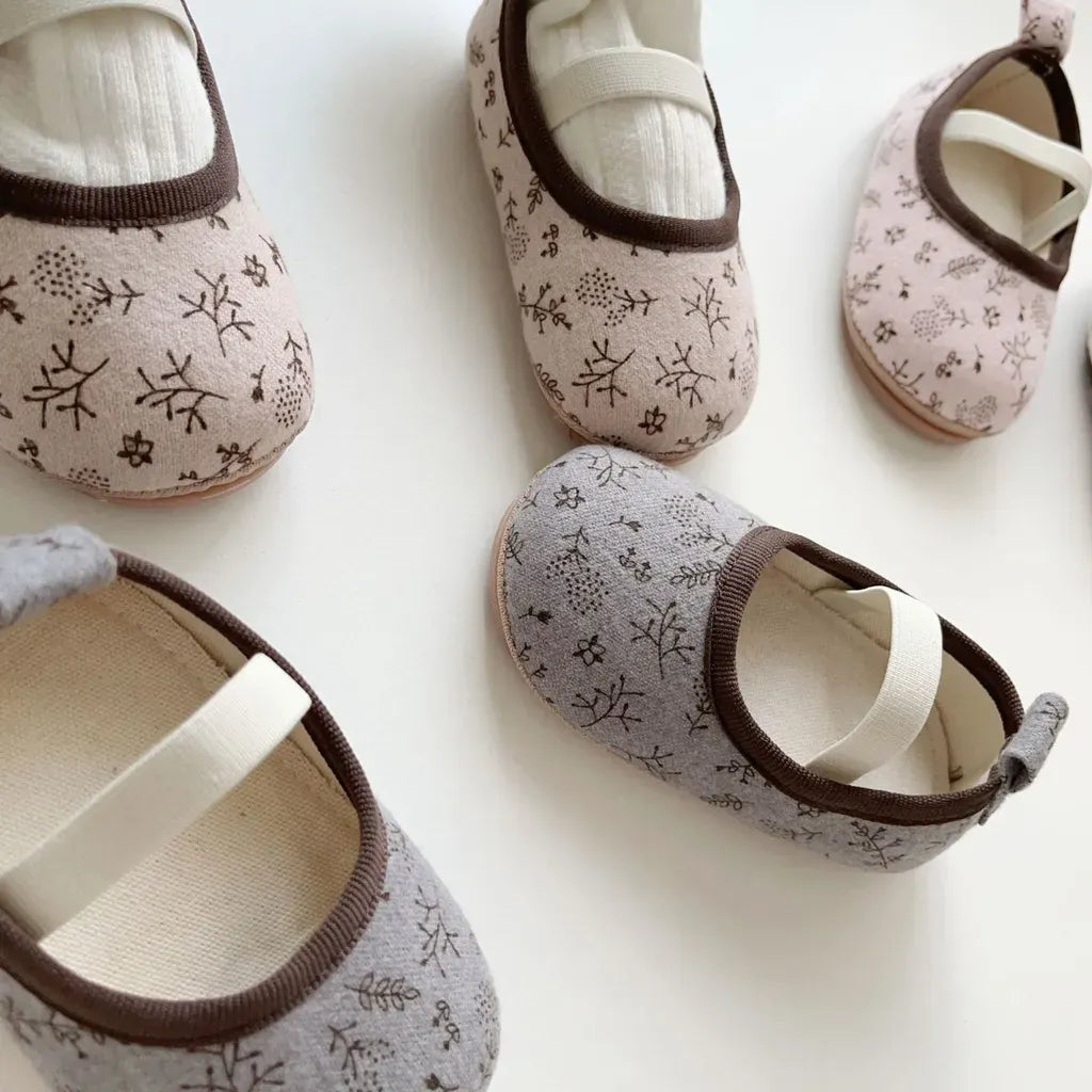 ベビー用靴 小花柄ストラップバレエシューズ ソフトソールベビーシューズ ゴムバンド付き【mh0011072】