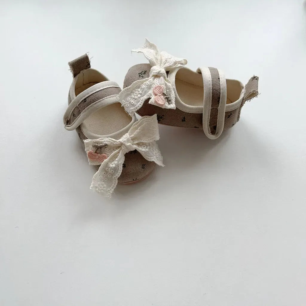 ベビー用靴 さくらんぼ刺繍リボンソフトソールベビーシューズ【mh0011074】