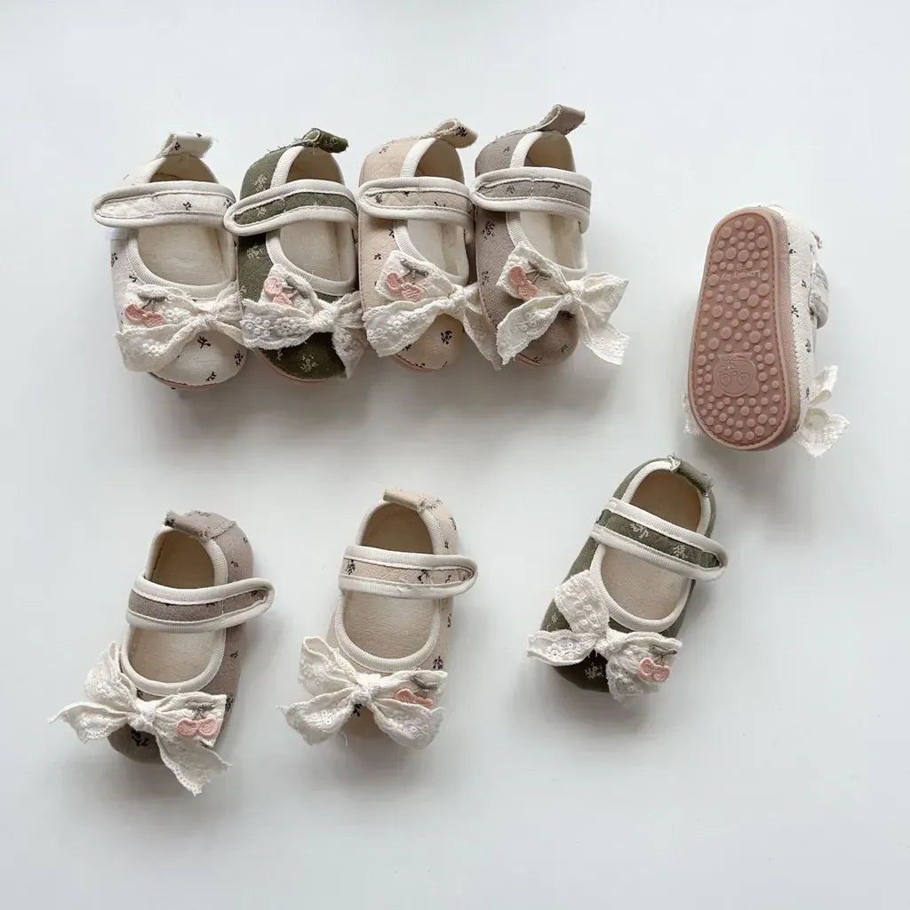 ベビー用靴 さくらんぼ刺繍リボンソフトソールベビーシューズ【mh0011074】