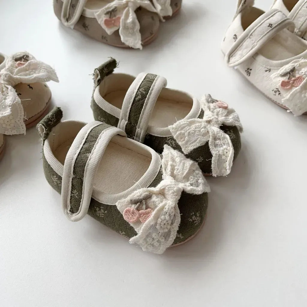 ベビー用靴 さくらんぼ刺繍リボンソフトソールベビーシューズ【mh0011074】