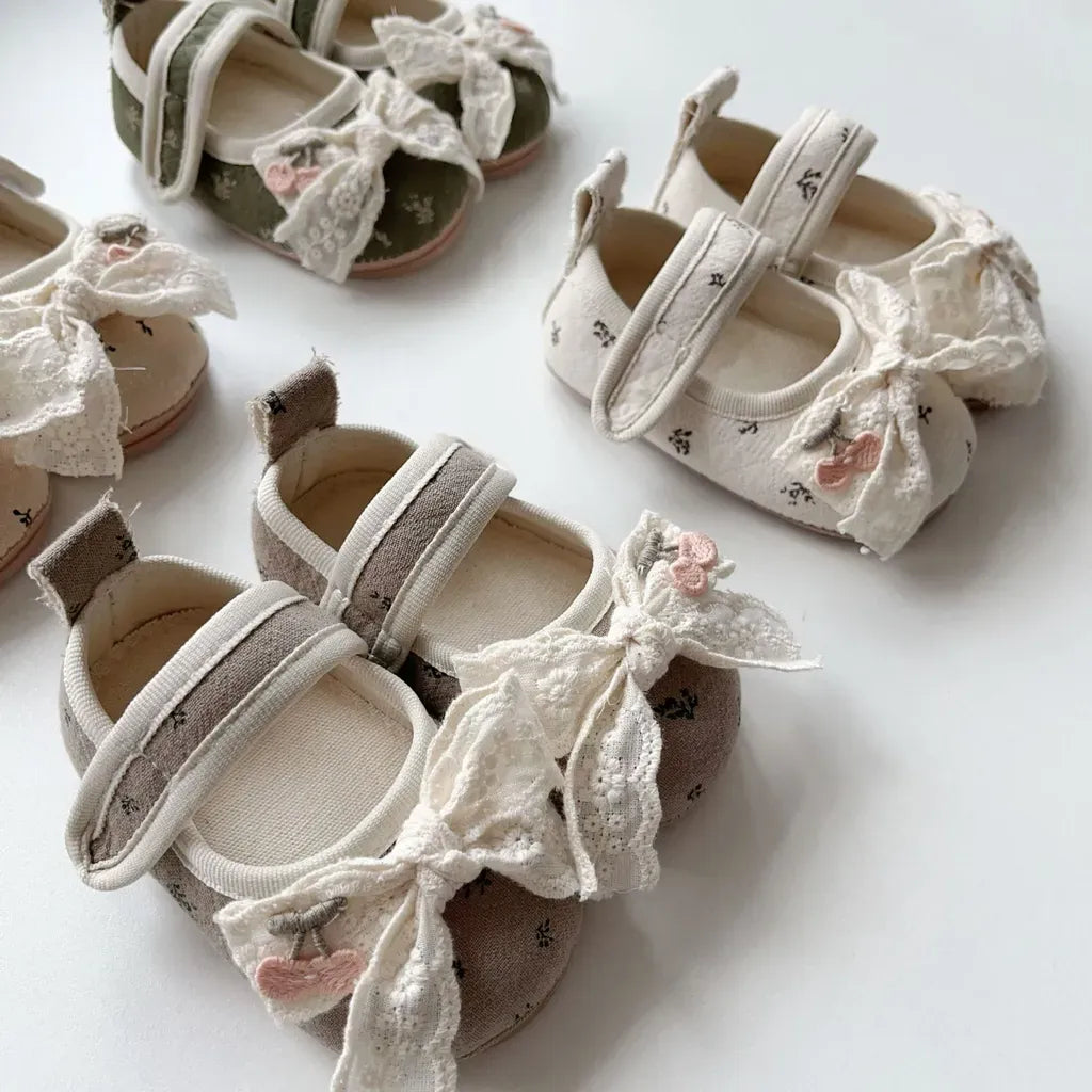 ベビー用靴 さくらんぼ刺繍リボンソフトソールベビーシューズ【mh0011074】