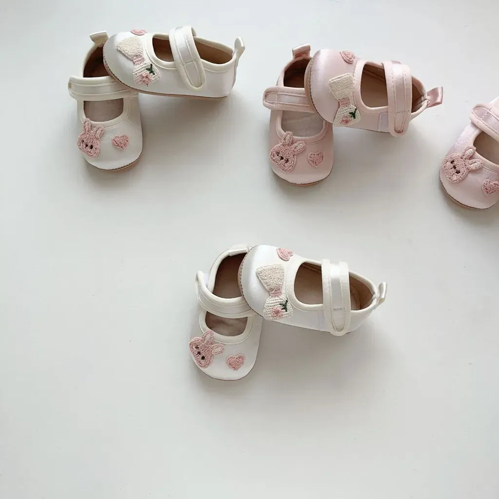 ベビー用靴 うさぎ刺繍ベルクロストラップベビーシューズ【mh0011075】