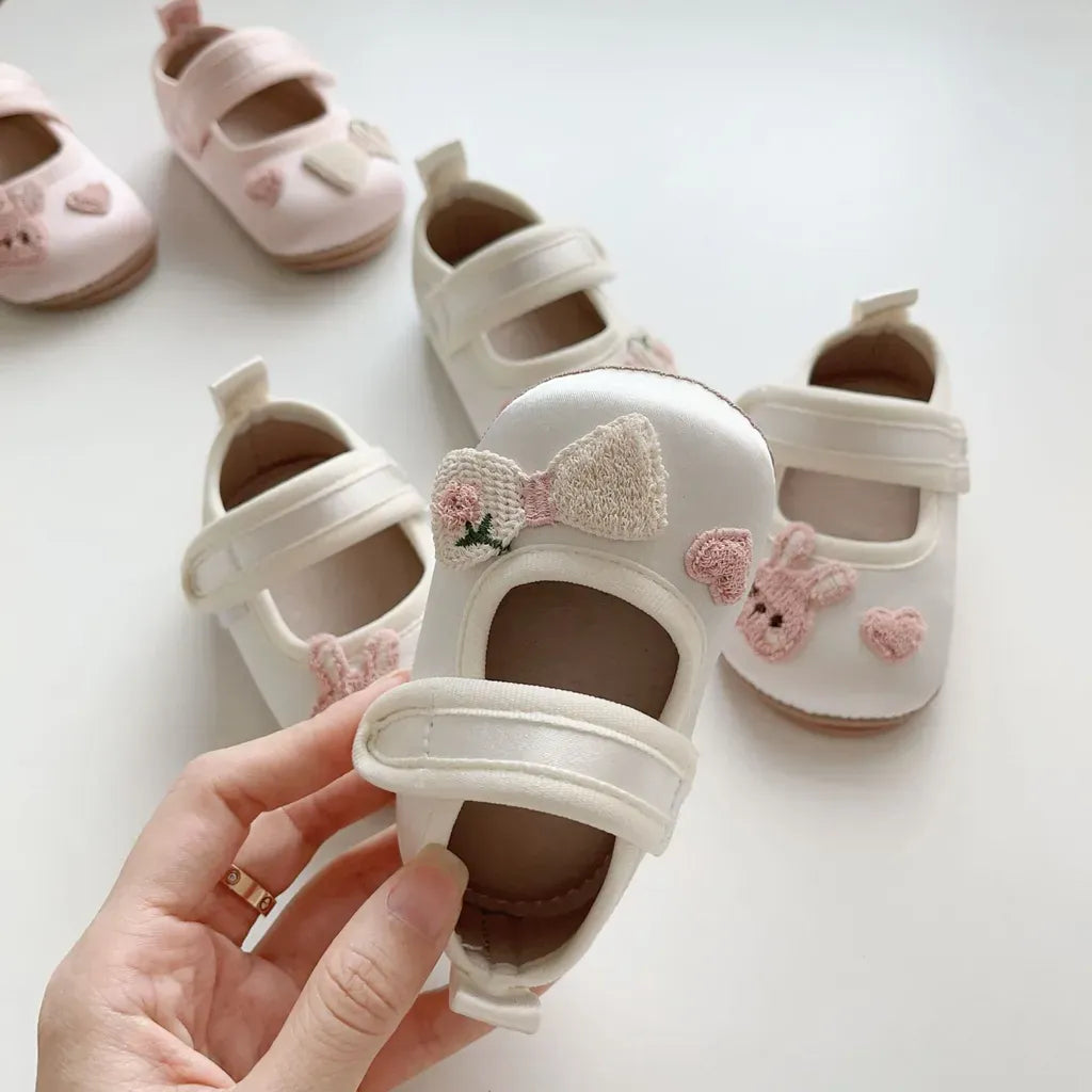 ベビー用靴 うさぎ刺繍ベルクロストラップベビーシューズ【mh0011075】