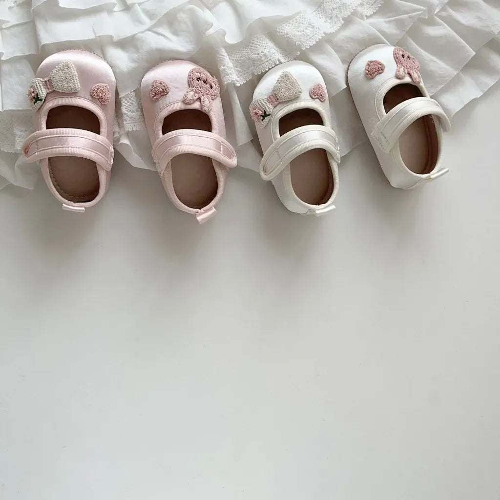 ベビー用靴 うさぎ刺繍ベルクロストラップベビーシューズ【mh0011075】