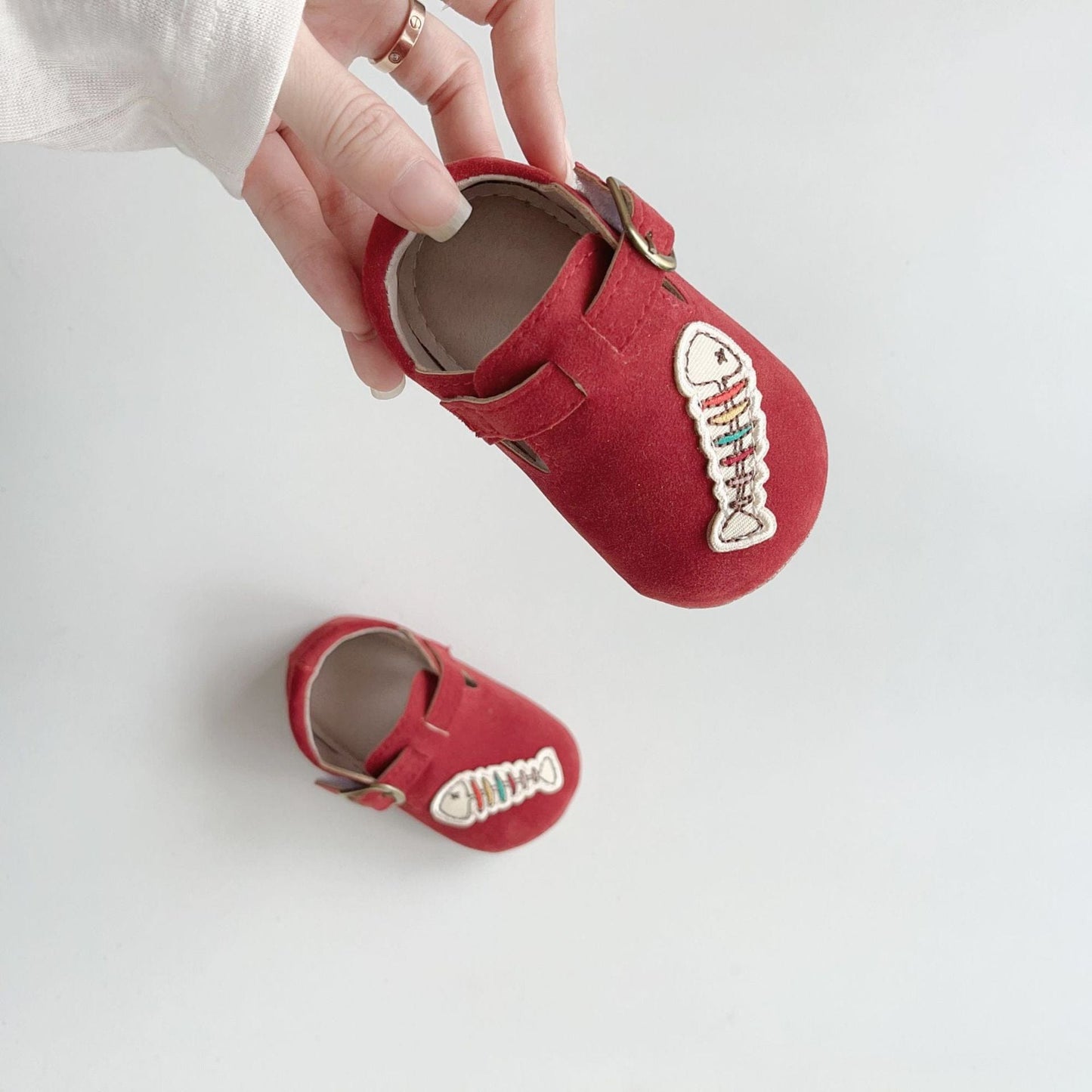 ベビー用靴 Red / S フィッシュボーン刺繍ストラップシューズ ソフトソールベビーシューズ【mh0011069】