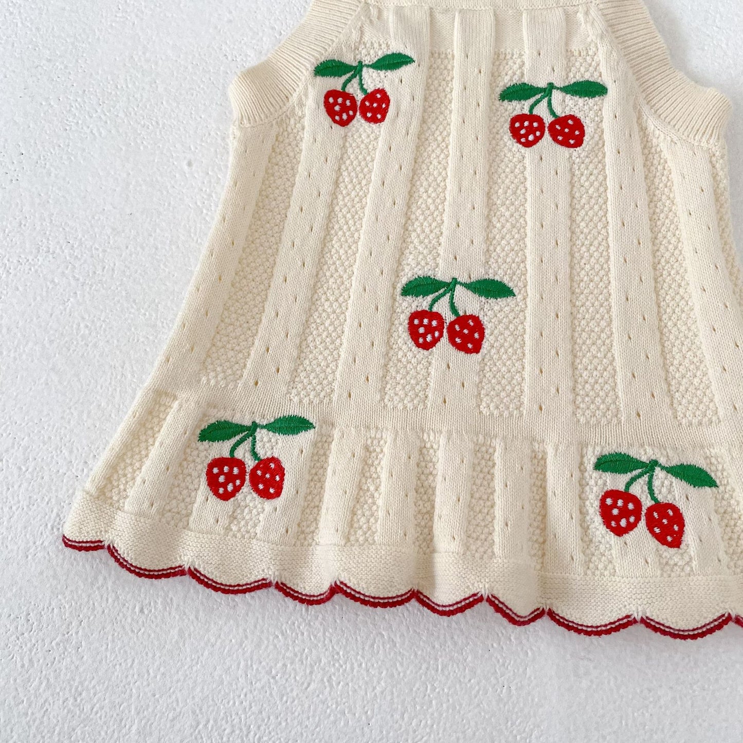 タンクトップ・キャミソール・ノースリーブトップス Strawberry Knit Suspender Top ストロベリー 刺繍 ニット トップス【mh0012178】