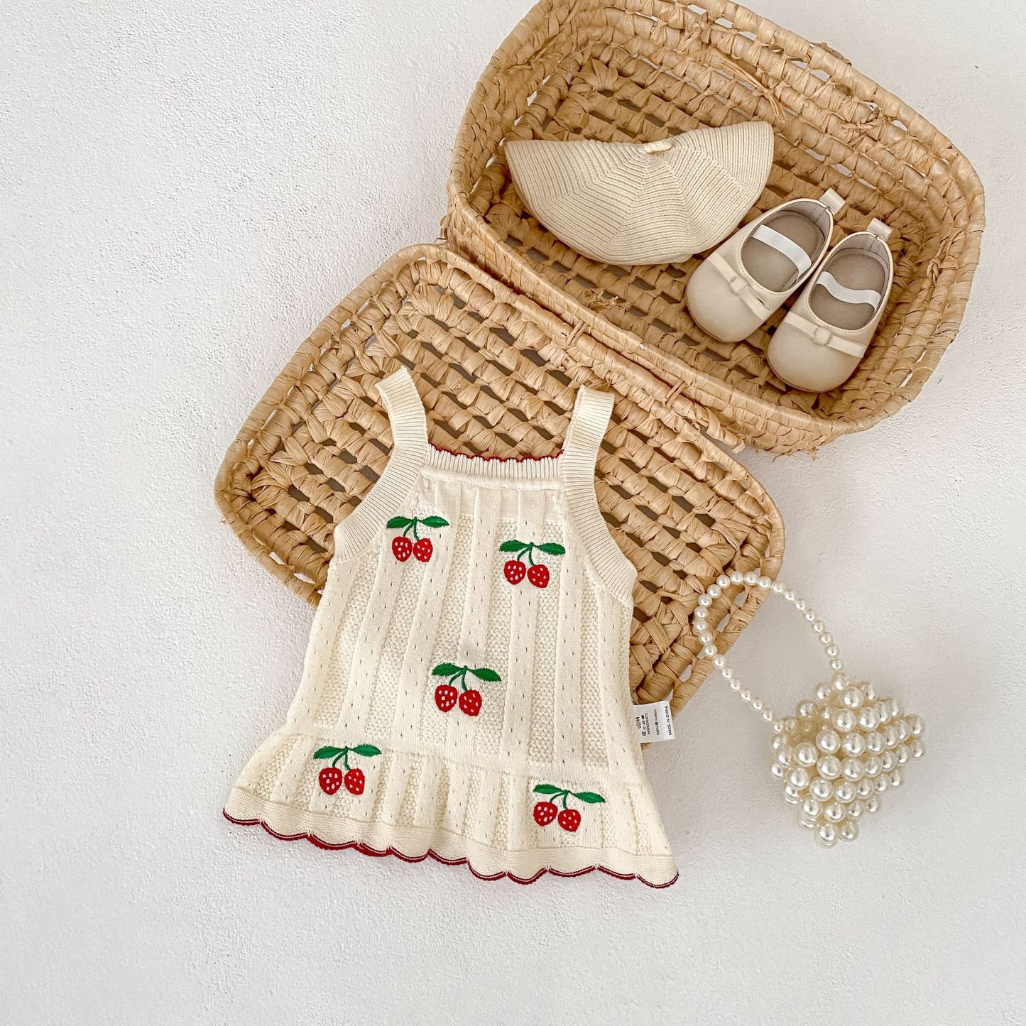 タンクトップ・キャミソール・ノースリーブトップス Strawberry Knit Suspender Top ストロベリー 刺繍 ニット トップス【mh0012178】