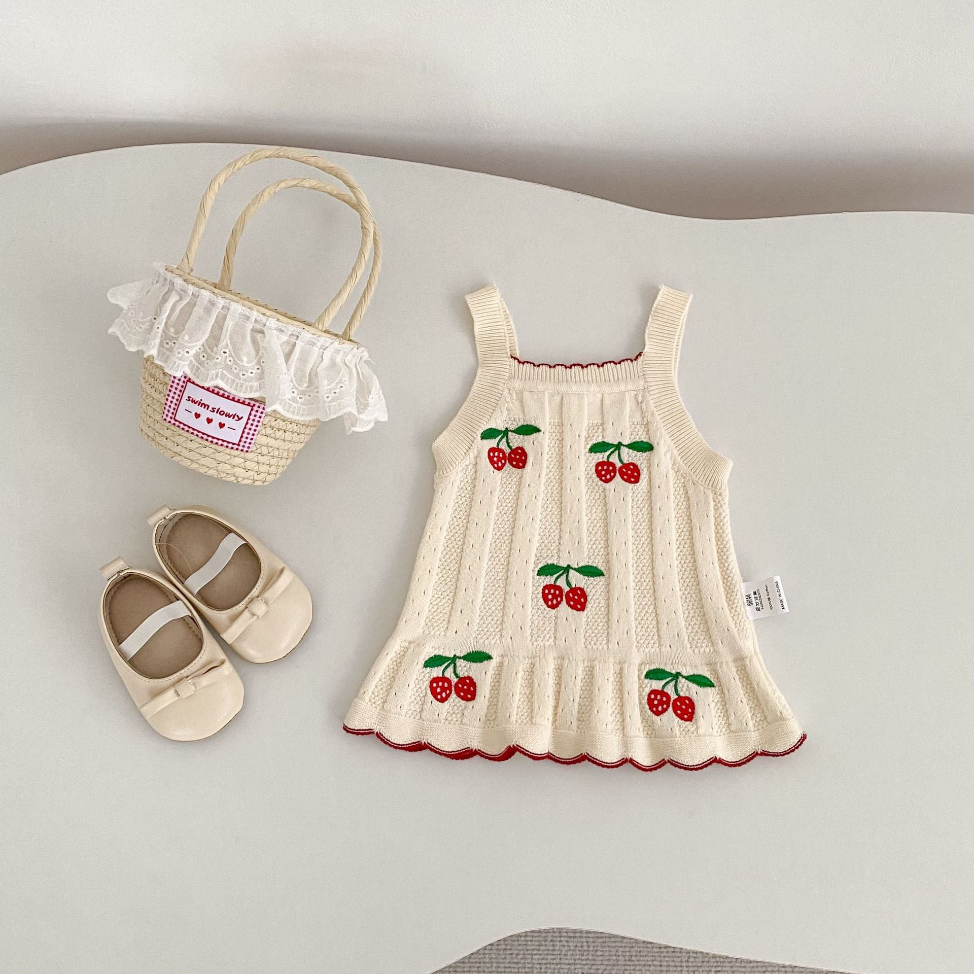 タンクトップ・キャミソール・ノースリーブトップス Strawberry Knit Suspender Top ストロベリー 刺繍 ニット トップス【mh0012178】