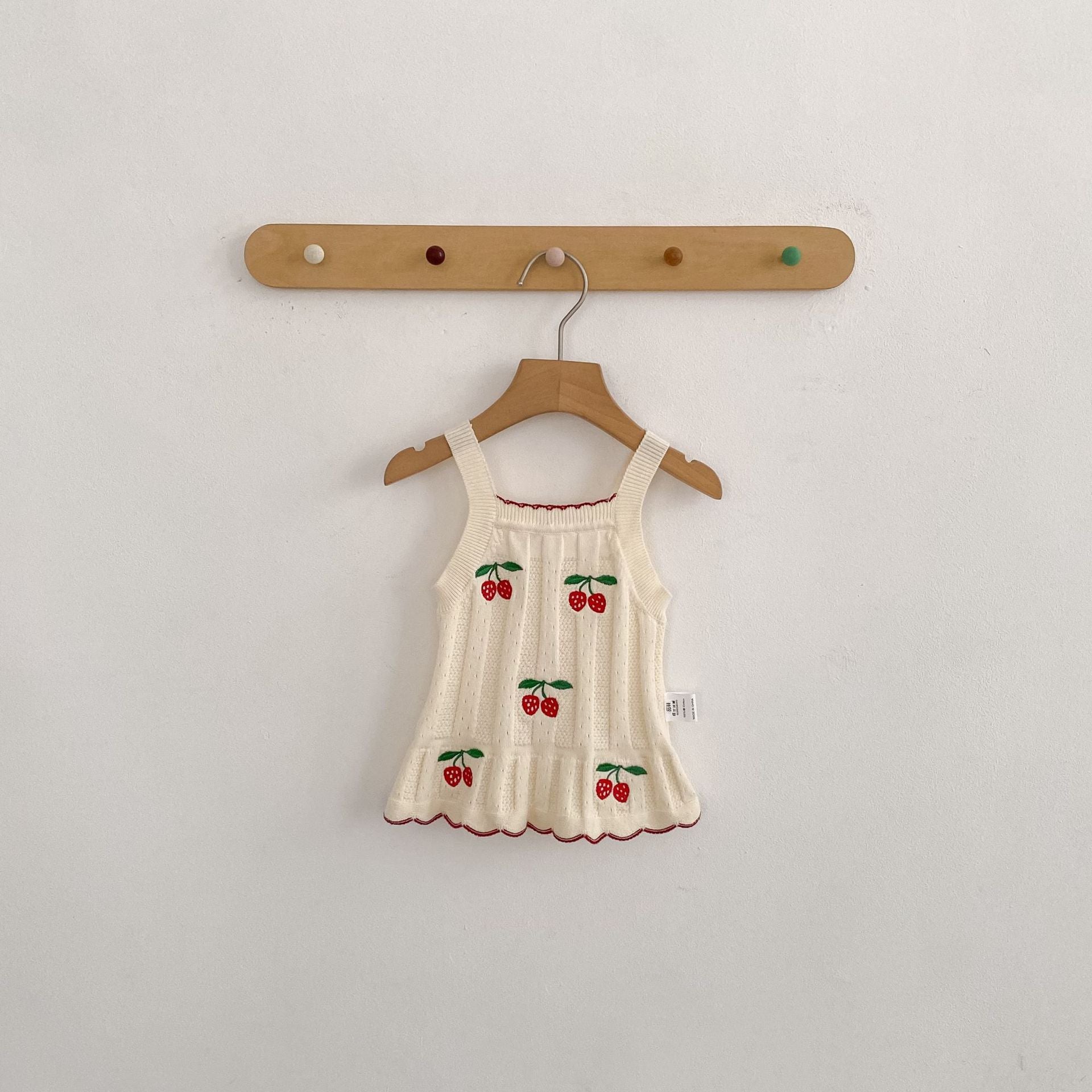 タンクトップ・キャミソール・ノースリーブトップス Strawberry Knit Suspender Top ストロベリー 刺繍 ニット トップス【mh0012178】