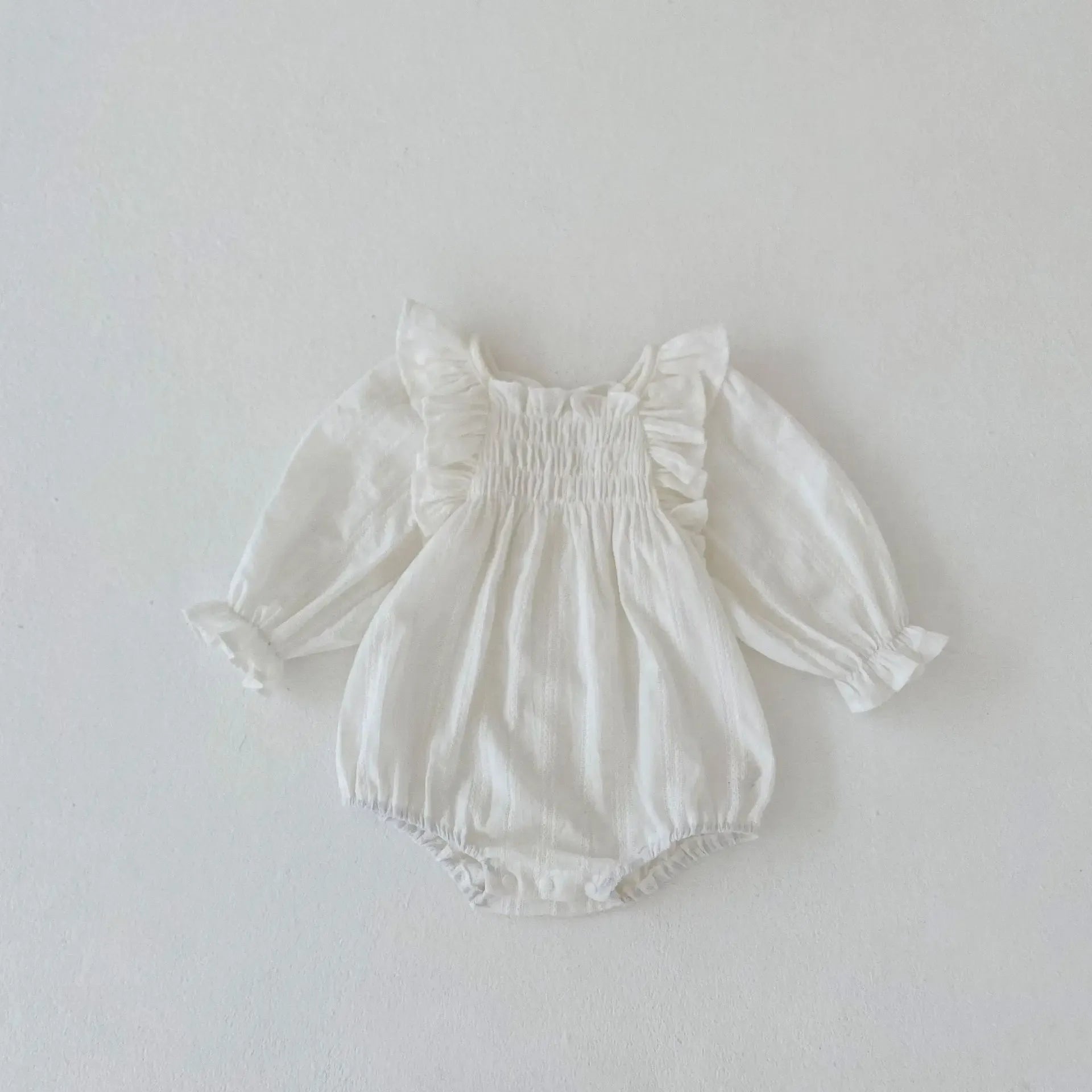 長袖ロンパース White / 6M  66CM ベビーロンパース 長袖ボディスーツ ショルダーフリル ホワイト【mh0004787】