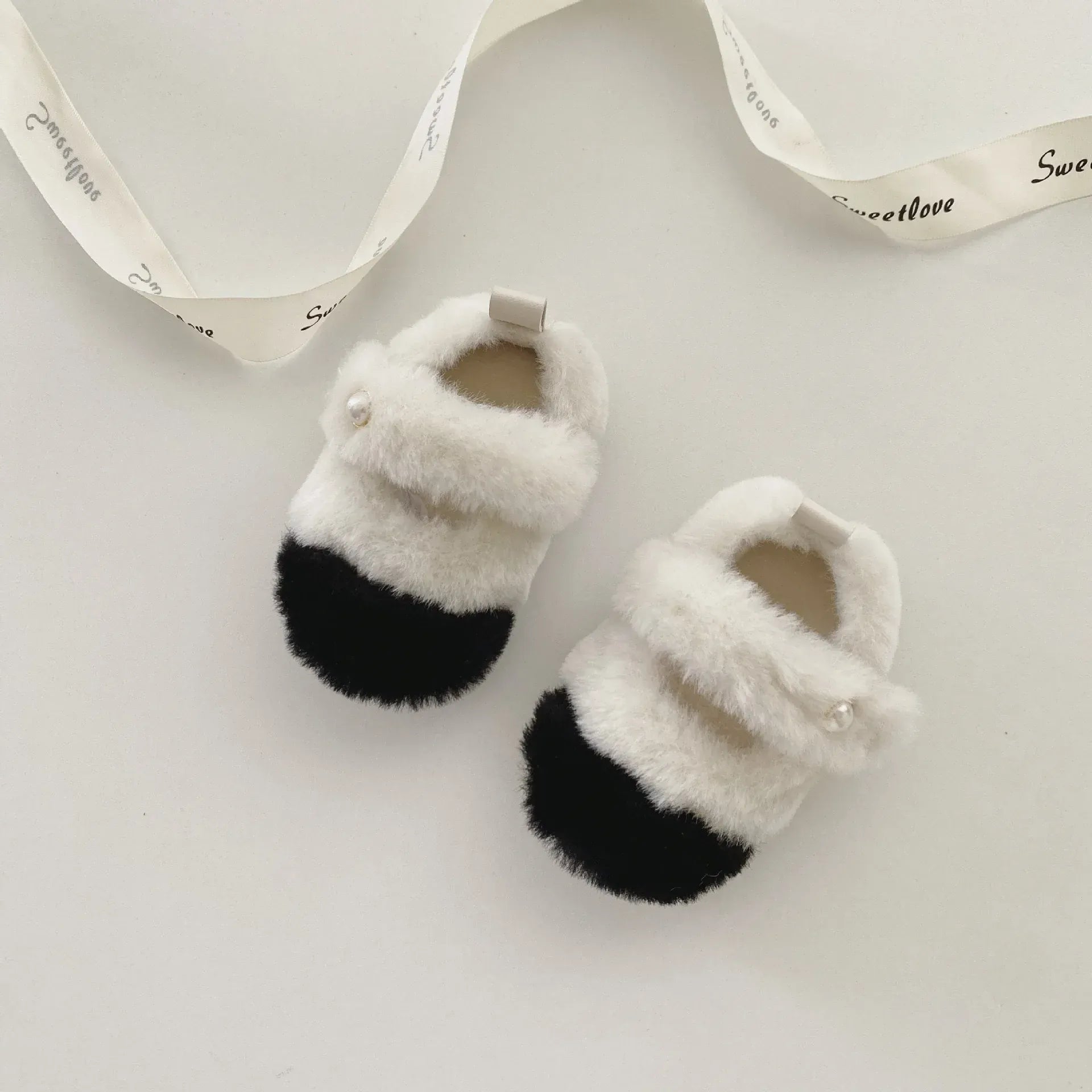 ベビー用靴 White / S Inner 11cm ベビーシューズ もこもこファーバイカラーストラップフラットシューズ ファーストシューズ室内ばき 靴【mh0007443】