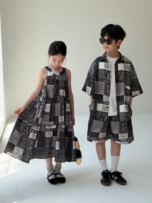 幾何学柄のノースリーブワンピースと半袖シャツハーフパンツのセット