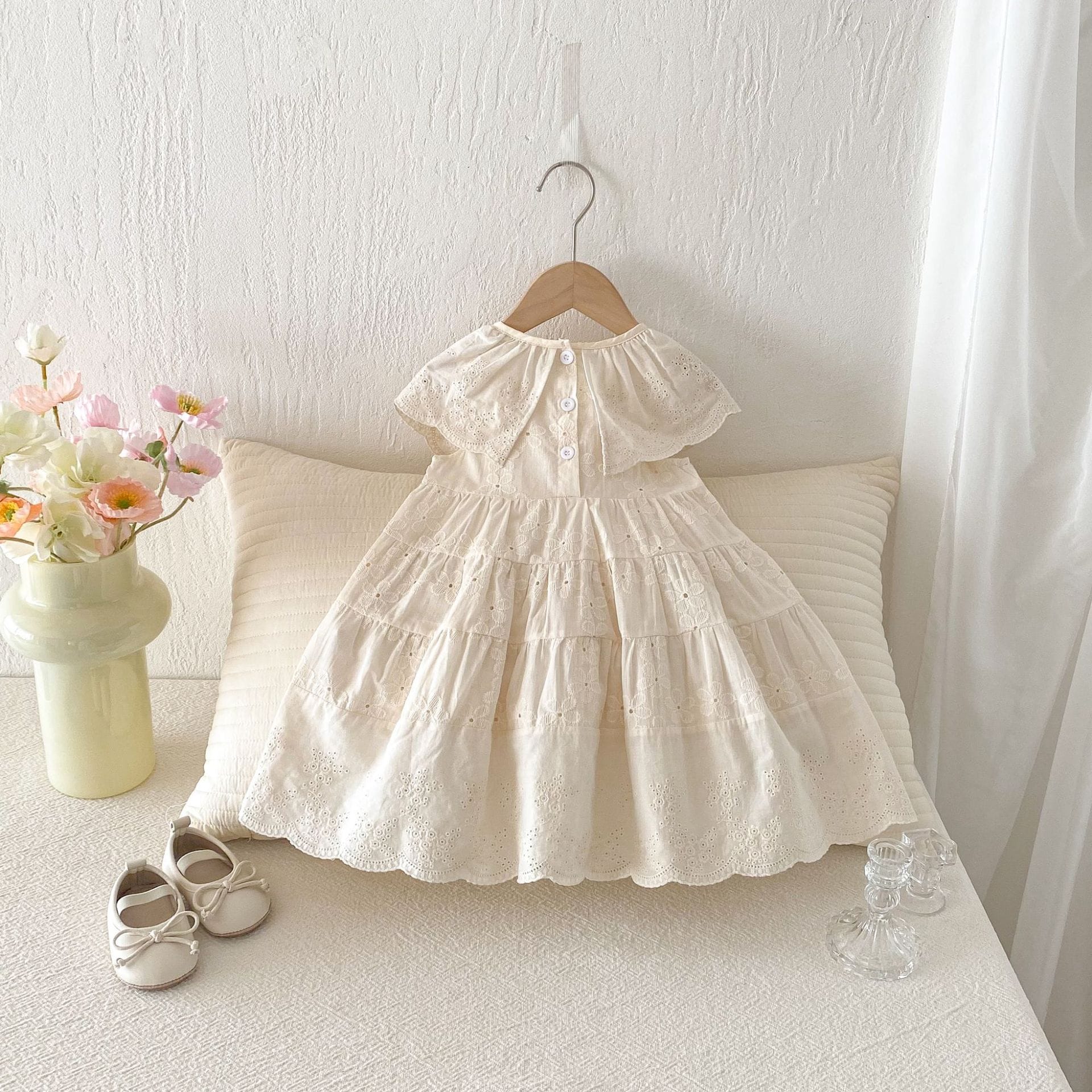 Eyelet Embroidered Ruffle Tiered Dress ベージュ レースカラー ティアード ワンピース【mh0012725】 angou ノースリーブワンピース