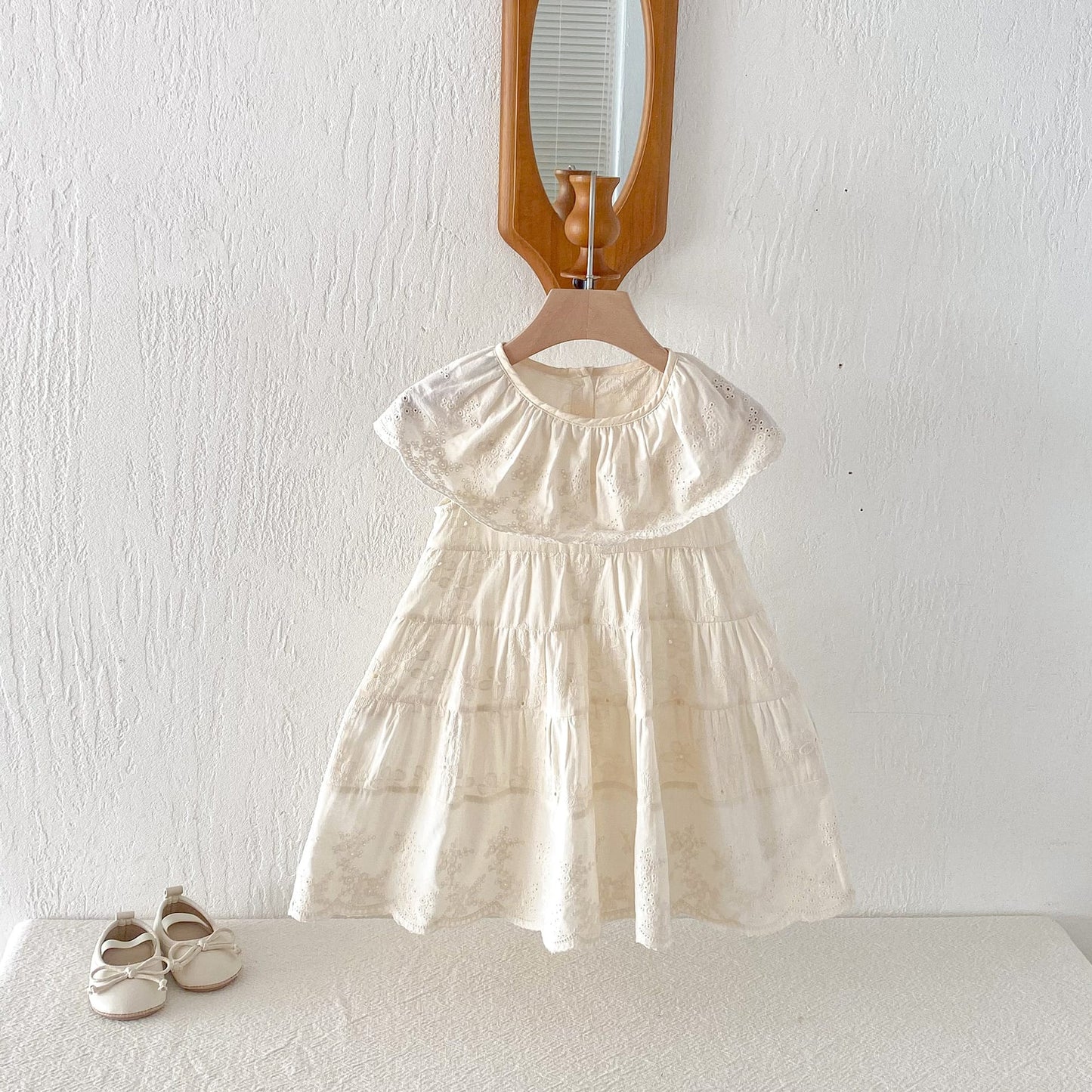 Eyelet Embroidered Ruffle Tiered Dress ベージュ レースカラー ティアード ワンピース【mh0012725】 angou ノースリーブワンピース
