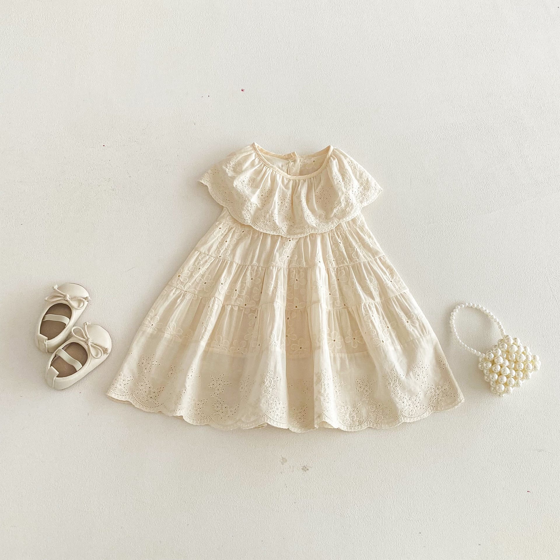 Eyelet Embroidered Ruffle Tiered Dress ベージュ レースカラー ティアード ワンピース【mh0012725】 angou ノースリーブワンピース