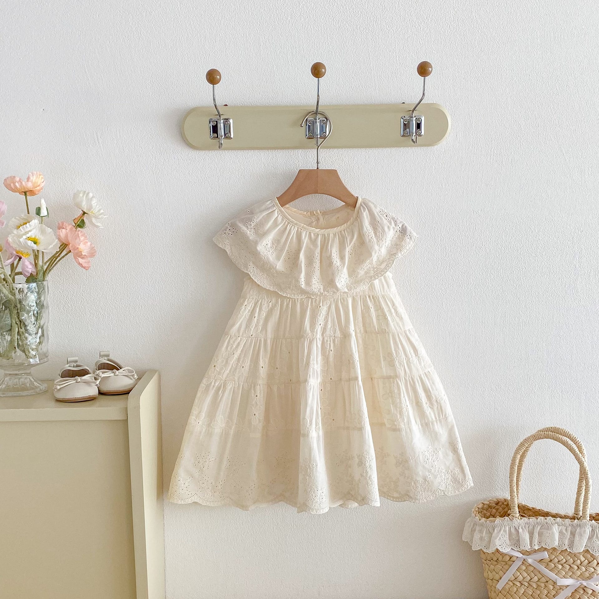 Eyelet Embroidered Ruffle Tiered Dress ベージュ レースカラー ティアード ワンピース【mh0012725】 angou ノースリーブワンピース