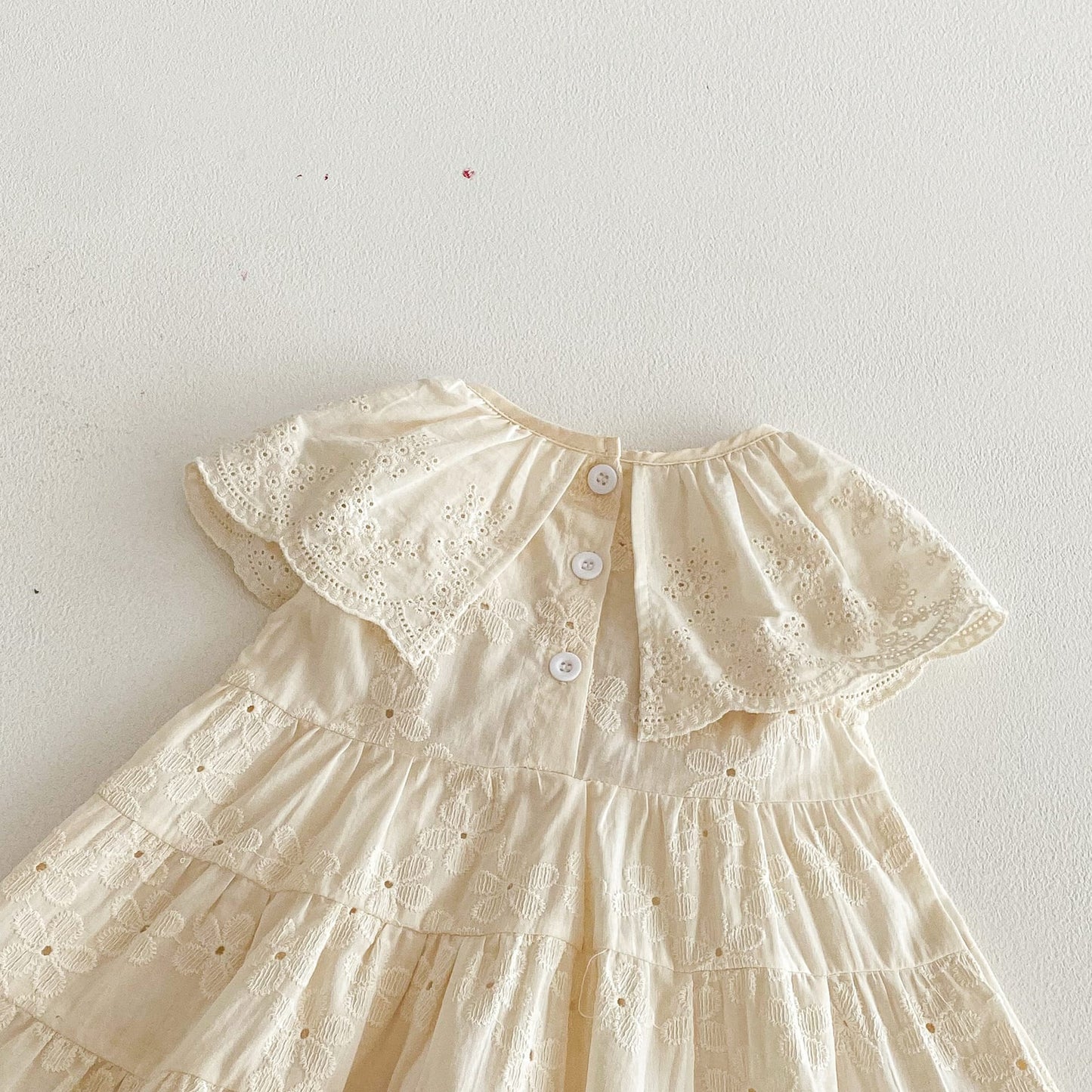 Eyelet Embroidered Ruffle Tiered Dress ベージュ レースカラー ティアード ワンピース【mh0012725】 angou ノースリーブワンピース