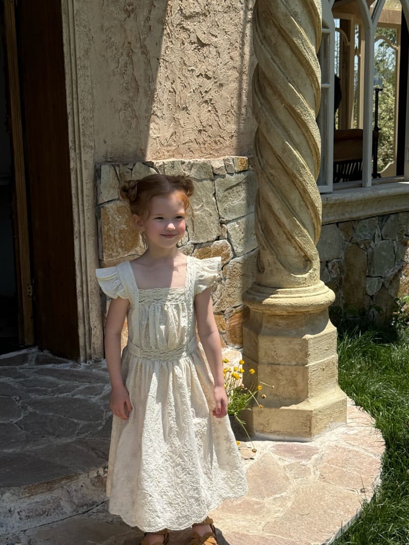 Fallay Embroidered Lace Ruffle Dress スクエアネック 半袖ワンピース【mh0013259】 Chengle 半袖ワンピース