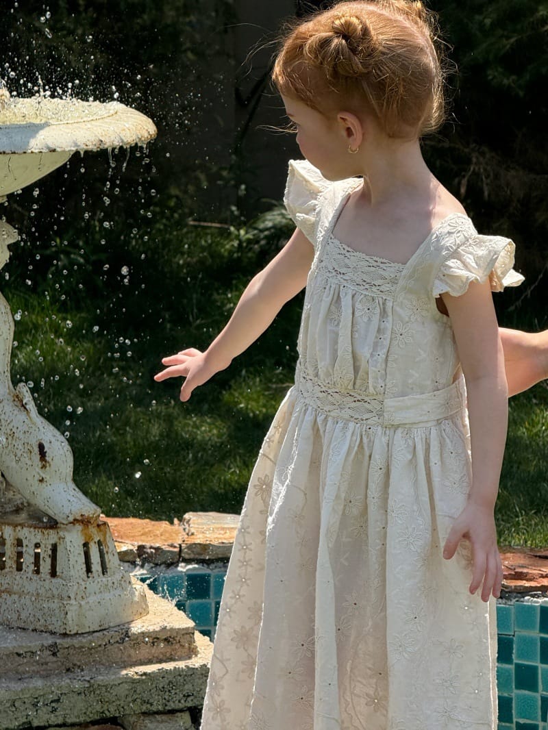 Fallay Embroidered Lace Ruffle Dress スクエアネック 半袖ワンピース【mh0013259】 Chengle 半袖ワンピース
