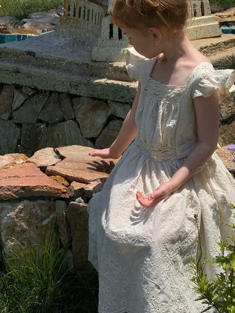 Fallay Embroidered Lace Ruffle Dress スクエアネック 半袖ワンピース【mh0013259】 Chengle 半袖ワンピース
