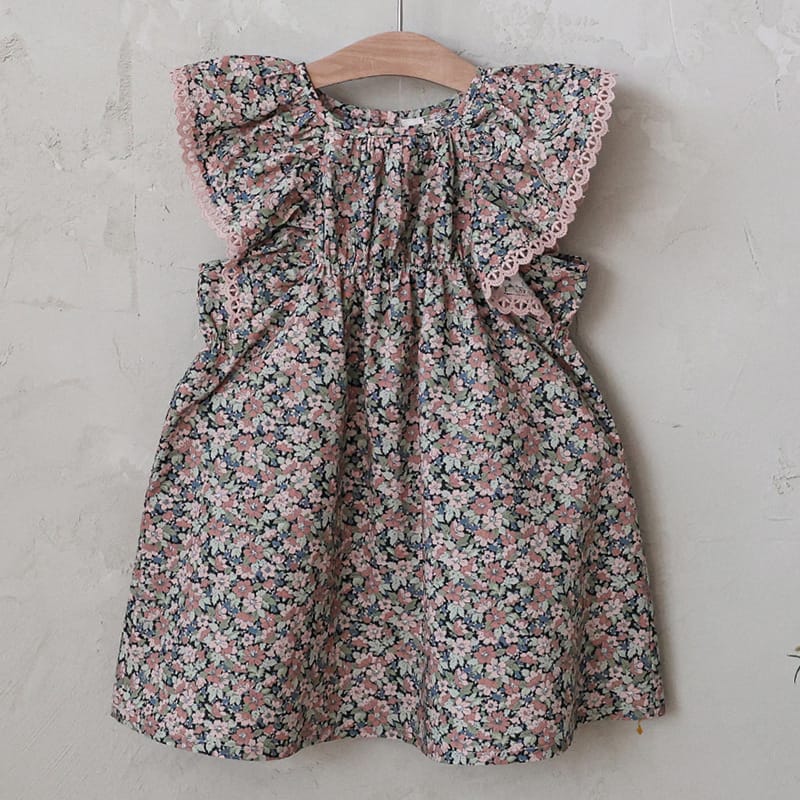 Floral Butterfly Dress 花柄 バタフライスリーブワンピース【mh0012983】 Black / 90cm Strawberry Coral 半袖ワンピース