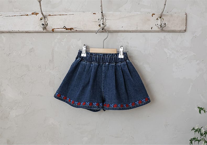 Floral Embroidered Denim Shorts 刺繍 デニムショートパンツ【mh0012988】 Strawberry Coral ハーフパンツ・ショートパンツ