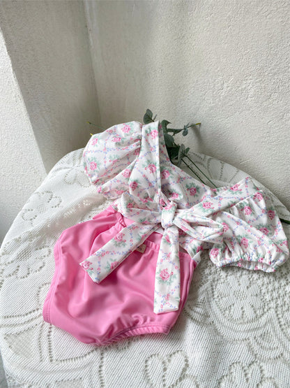 フローラル柄ワンピース水着、ピンクの切替と前中心のリボン