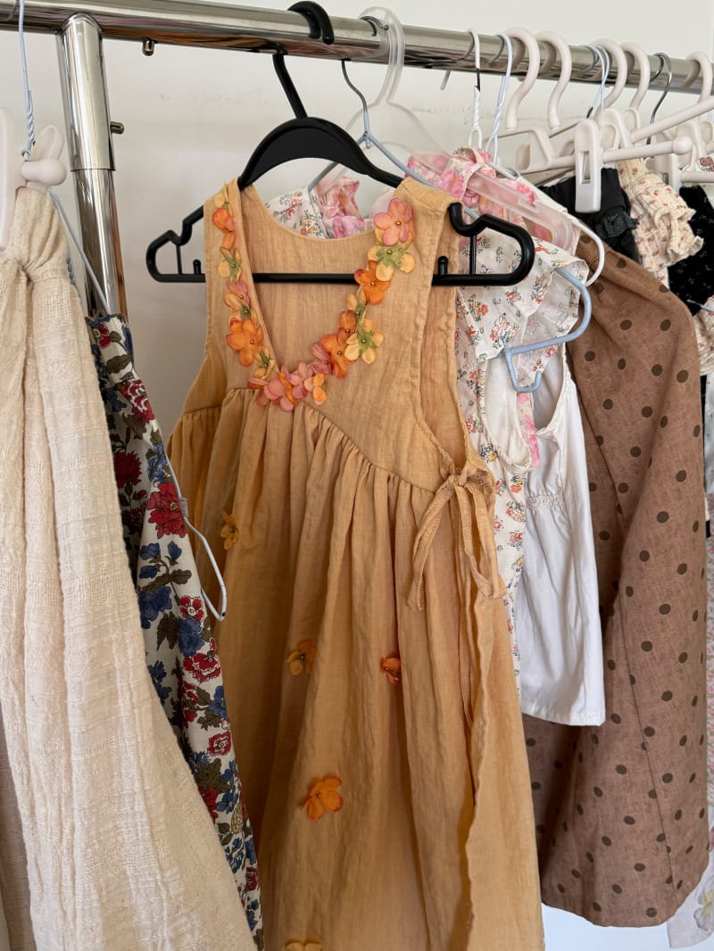 Flower Embellished V Neck Smock Dress 立体フラワー スリット ノースリーブワンピース【mh0012812】 Chengle ノースリーブワンピース