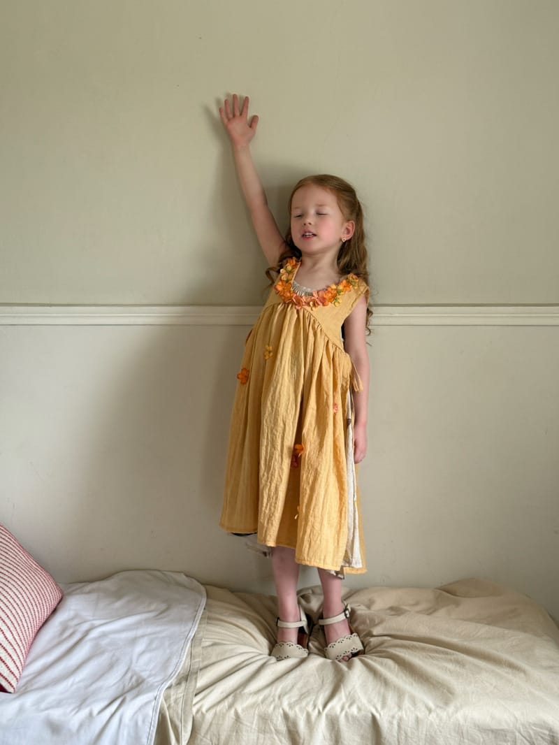 Flower Embellished V Neck Smock Dress 立体フラワー スリット ノースリーブワンピース【mh0012812】 Chengle ノースリーブワンピース