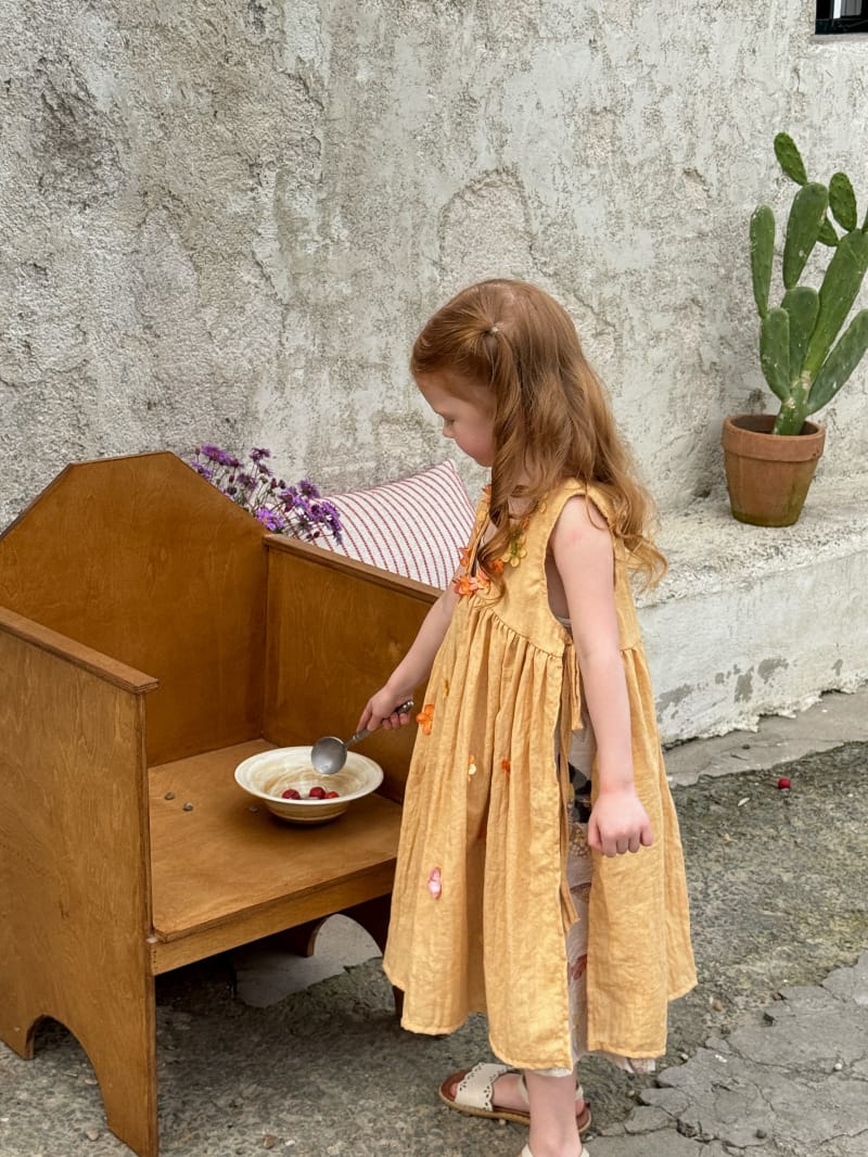 Flower Embellished V Neck Smock Dress 立体フラワー スリット ノースリーブワンピース【mh0012812】 Chengle ノースリーブワンピース