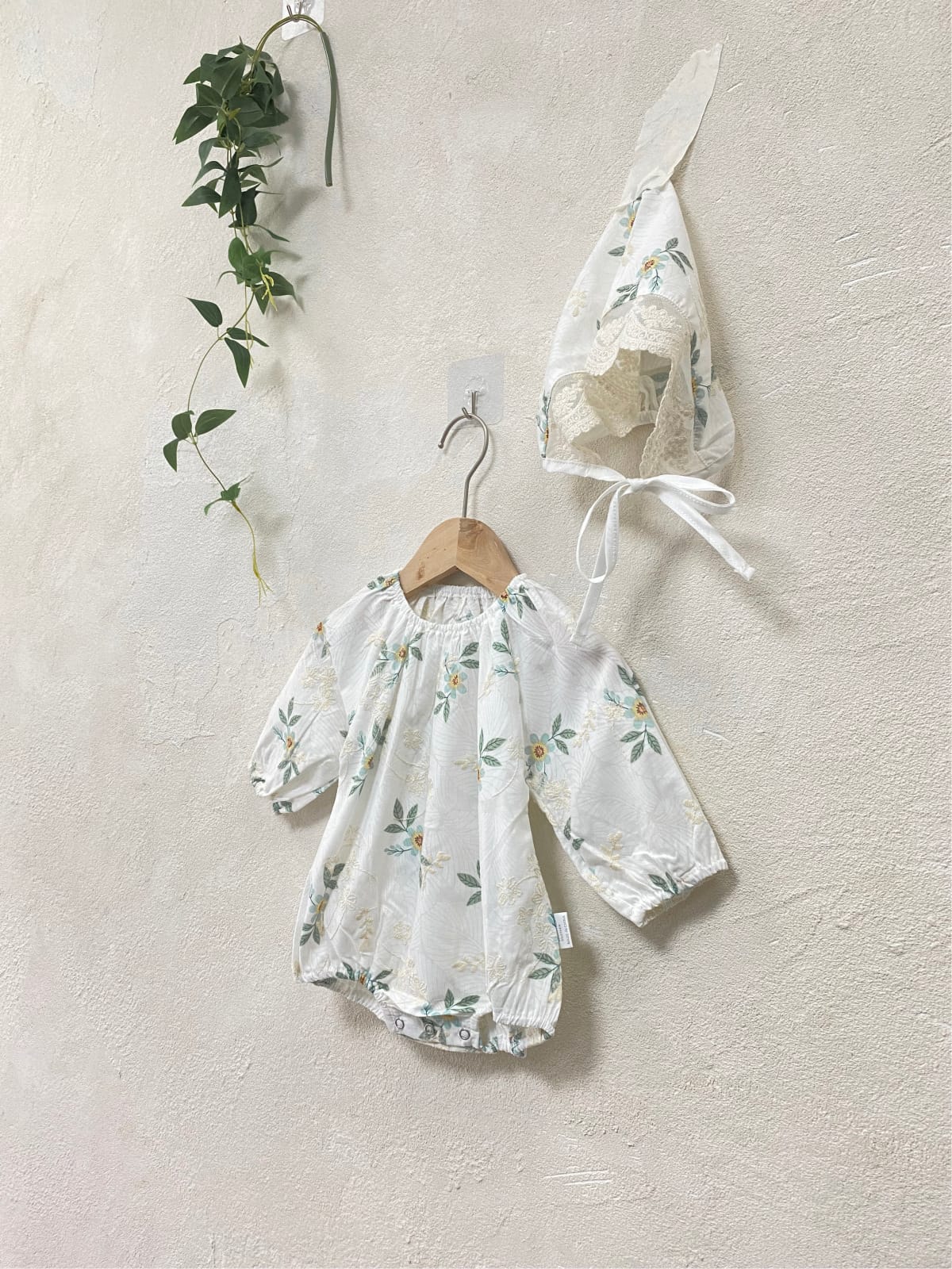 Flower Embroidered Romper with Bonnet 花柄 刺繍 ロンパース ボンネット【mh0012670】 BBAMMA 長袖ロンパース