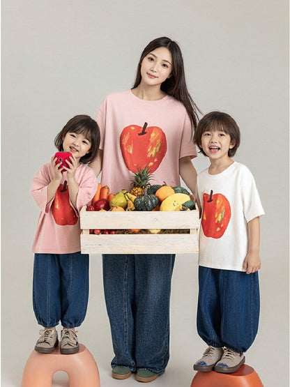 コットンTシャツ（ピンク）、りんごのフルーツプリントのクルーネック