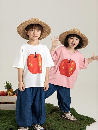 白とピンクのコットンTシャツ（2枚）。赤いフルーツプリントの半袖。