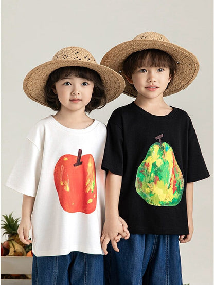 子ども用Tシャツ2枚セット、白はリンゴ風プリント黒は洋梨風プリント