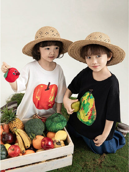 子ども用Tシャツ2枚セット、白はリンゴ風プリント黒は洋梨風プリント