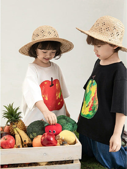 子ども用ブラックのコットンTシャツ、洋梨風フルーツプリント