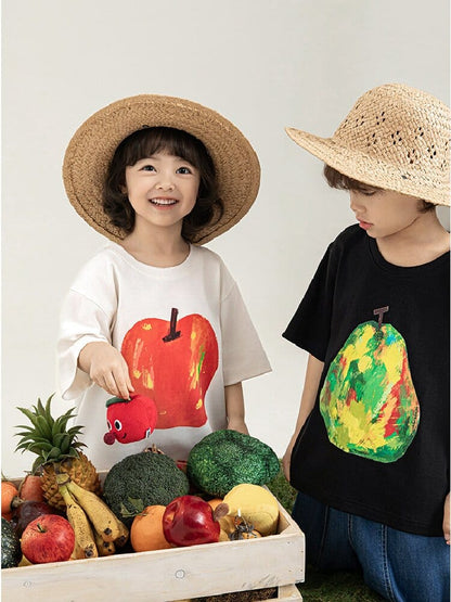 子ども用ホワイトのコットンTシャツ、赤いフルーツプリント