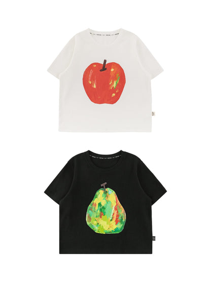 コットンTシャツ2枚セット（白：赤いりんごプリント、黒：緑の果物プリント）