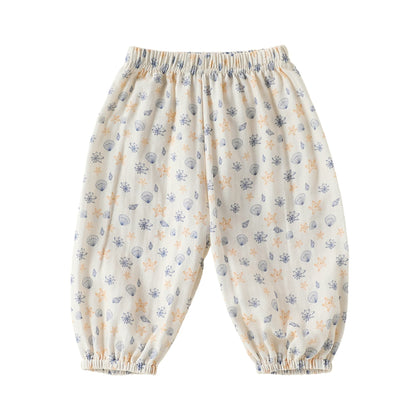 ベージュのロングパンツ、貝殻やヒトデの総柄。ゴムウエストでフィット