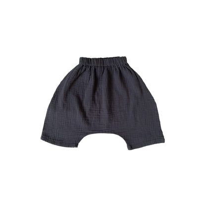キッズガーゼのルーズサルエルハーフパンツ（ダークグレー）ウエストゴム正面