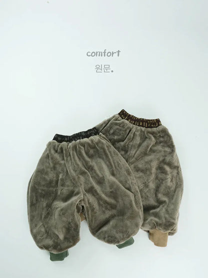 長袖セットアップ キッズセットアップ 2点セット モザイクチェックハイネック長袖スウェットトレーナー+ロングスウェットジョガーパンツ【mh0008131】