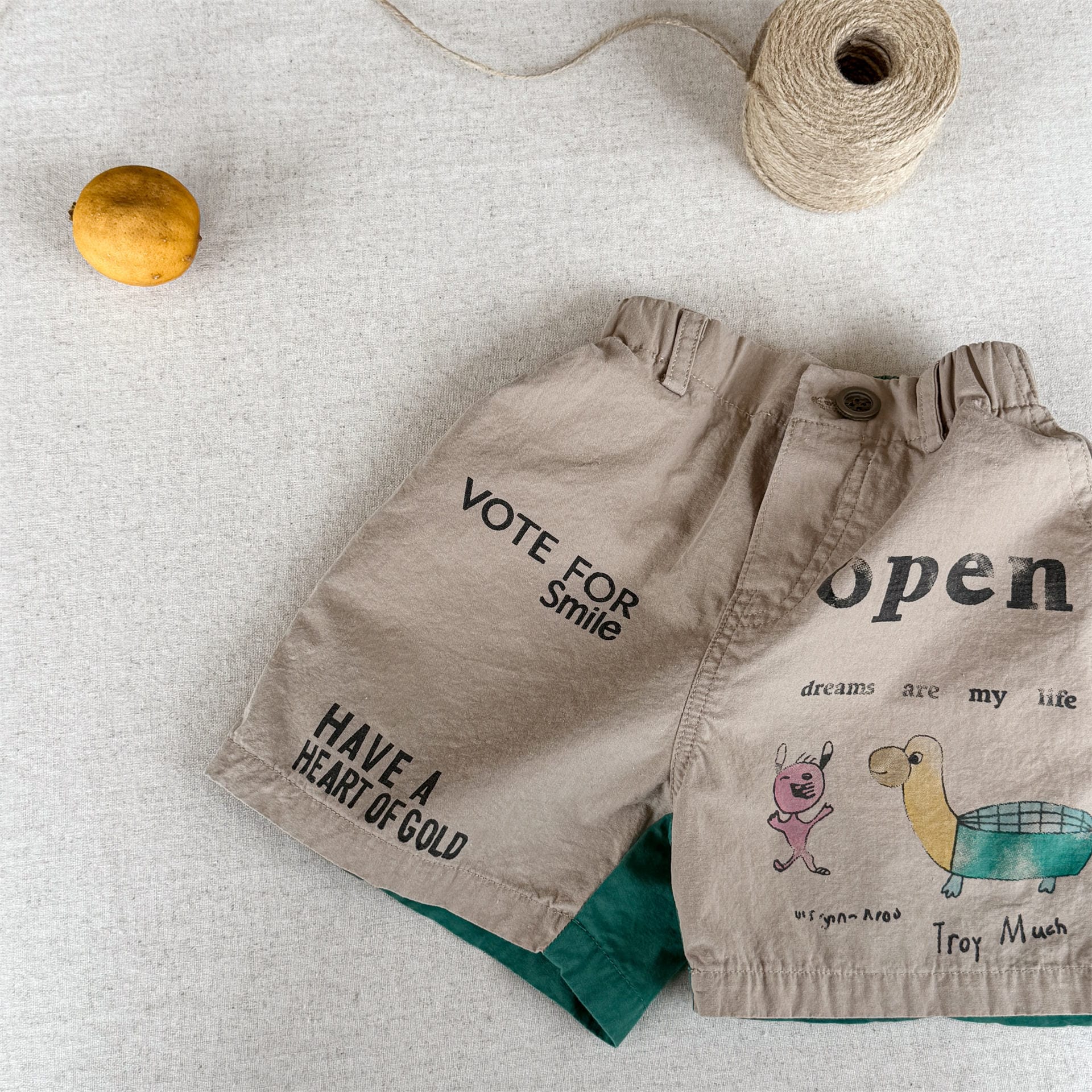 Graphic Letter Print Shorts プリント ショートパンツ【mh0013220】 Khaki / 80cm ADbaby ハーフパンツ・ショートパンツ